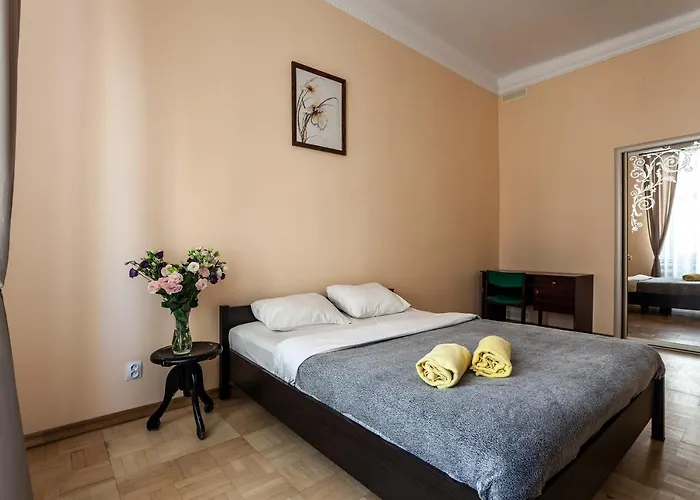 On Teatralna Street إلفيف